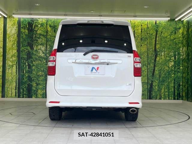 Toyota NOAH 2011-09 385494-16