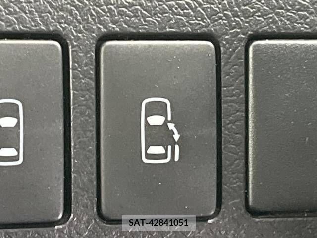 Toyota NOAH 2011-09 385494-3