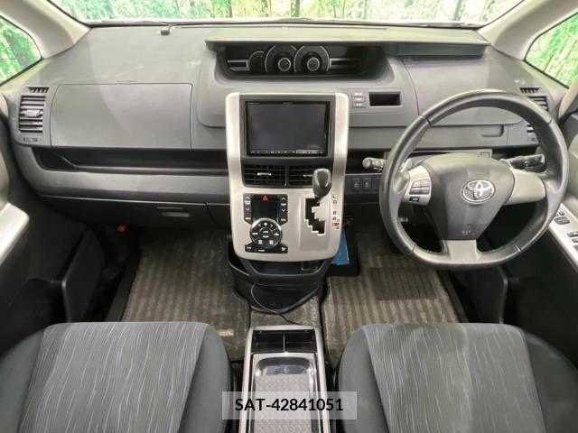 Toyota NOAH 2011-09 385494-1