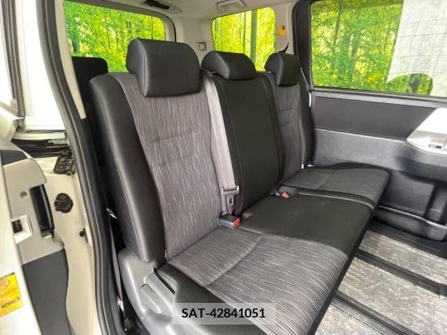 Toyota NOAH 2011-09 385494-9
