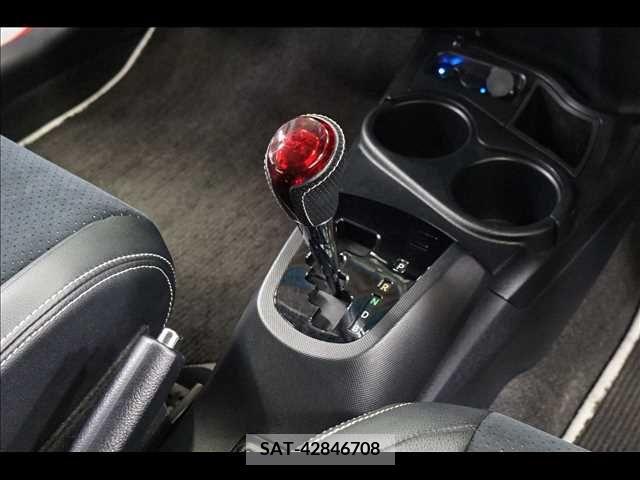 Toyota AQUA 2015-12 352560-11