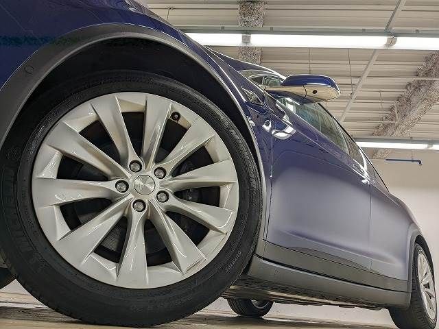 Tesla MODEL X 2017-11 17277-18