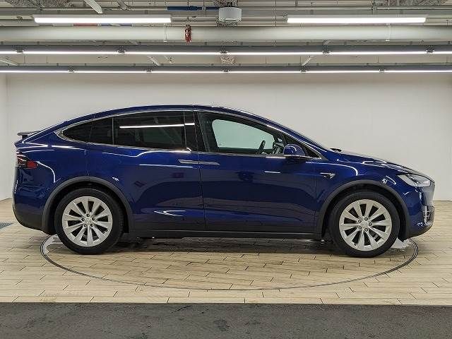 Tesla MODEL X 2017-11 17277-13