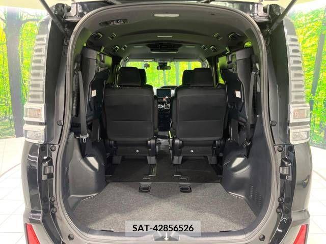 Toyota VOXY 2018-11 332051-11