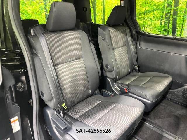 Toyota VOXY 2018-11 332051-9