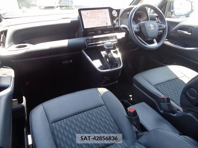 Toyota NOAH 2023-03 313618-10