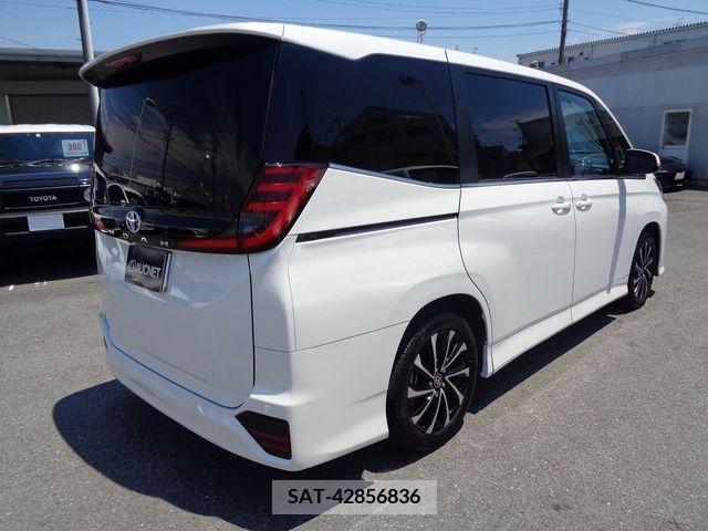Toyota NOAH 2023-03 313618-2