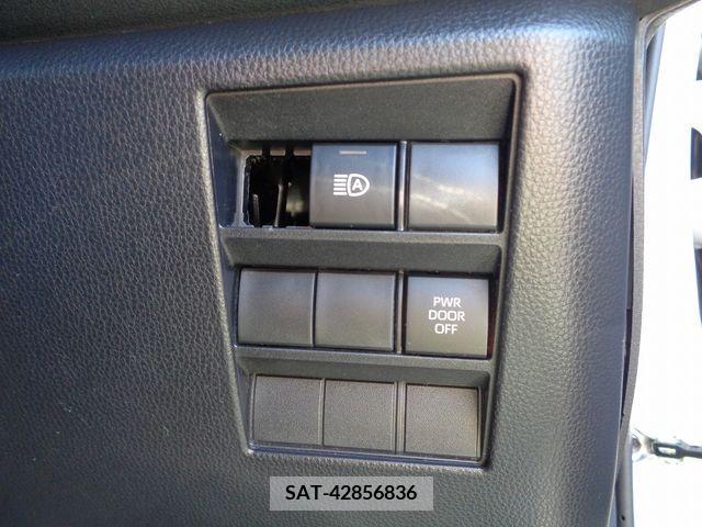 Toyota NOAH 2023-03 313618-19