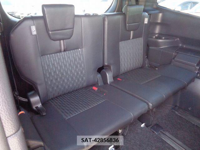Toyota NOAH 2023-03 313618-6
