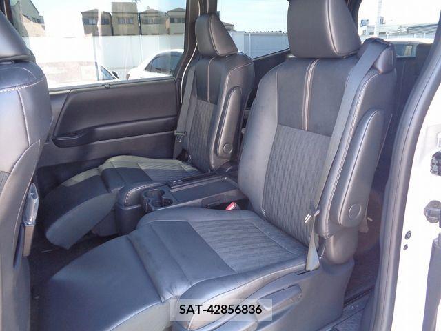 Toyota NOAH 2023-03 313618-5