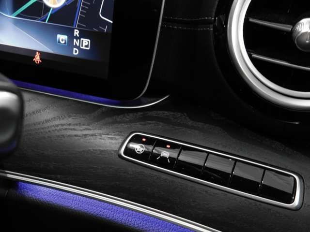 Mercedes Benz E-CLASS 2017-01 16983-11