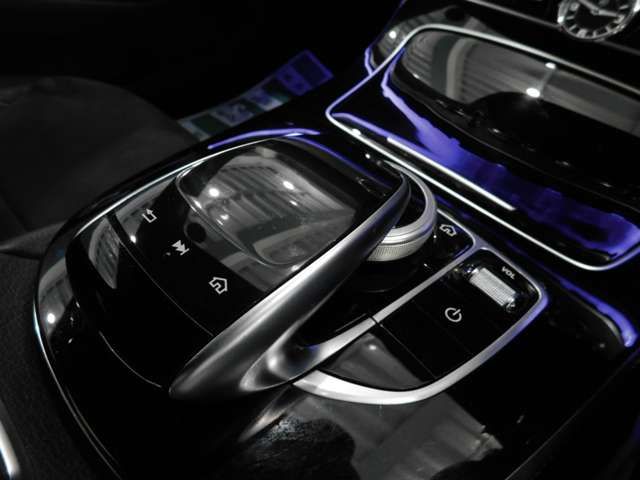 Mercedes Benz E-CLASS 2017-01 16983-9