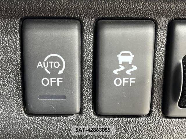 Nissan LATIO 2016-05 274679-6