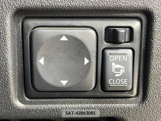 Nissan LATIO 2016-05 274679-5