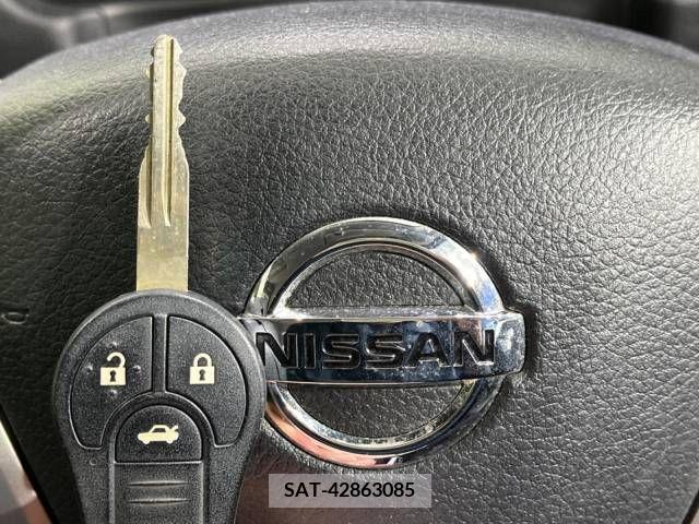 Nissan LATIO 2016-05 274679-2
