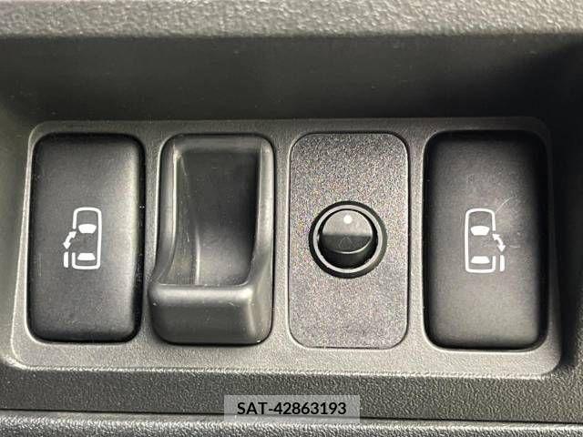 Toyota SIENTA 2011-06 253058-4