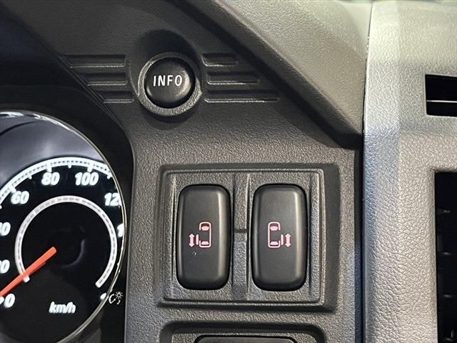 Mitsubishi DELICA D5 2016-06 9931-28