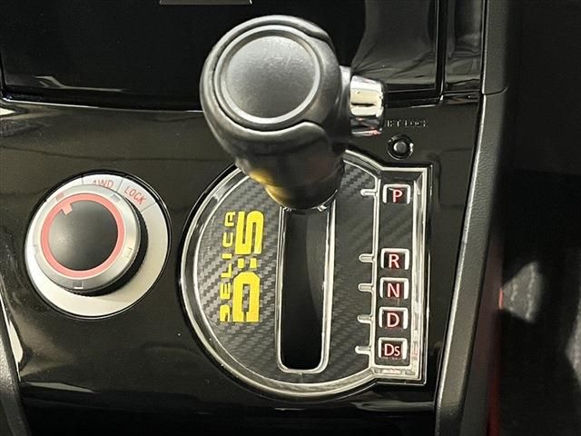 Mitsubishi DELICA D5 2016-06 9931-22