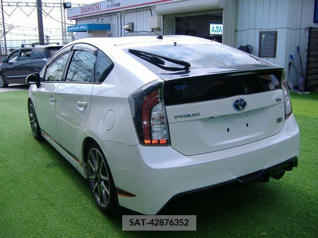 Toyota PRIUS 2013-10 322141-2