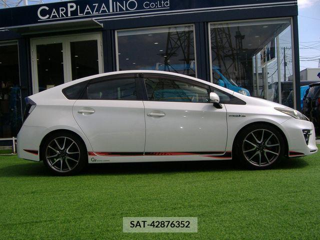 Toyota PRIUS 2013-10 322141-1