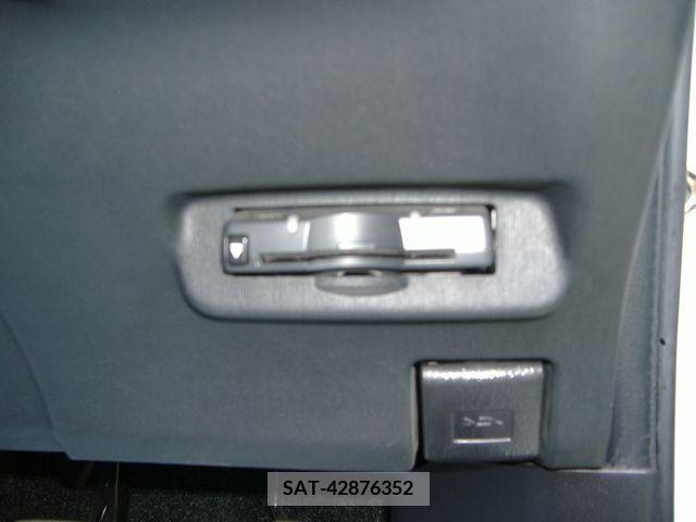 Toyota PRIUS 2013-10 322141-6