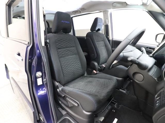 Nissan SERENA 2018-03 195058-3