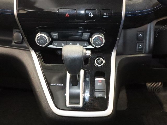 Nissan SERENA 2018-03 195058-12