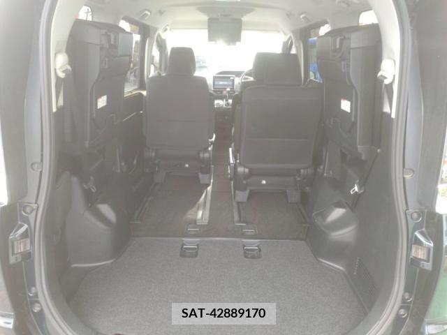 Toyota VOXY 2014-03 352068-27