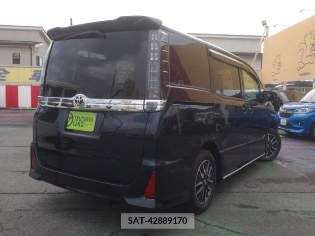 Toyota VOXY 2014-03 352068-1