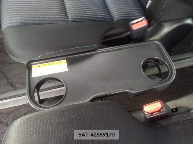 Toyota VOXY 2014-03 352068-23