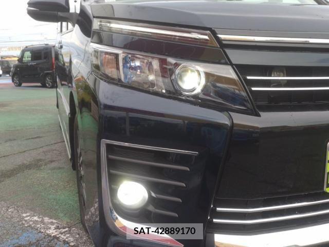 Toyota VOXY 2014-03 352068-8