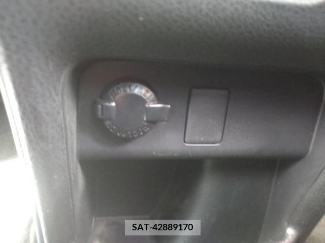 Toyota VOXY 2014-03 352068-19