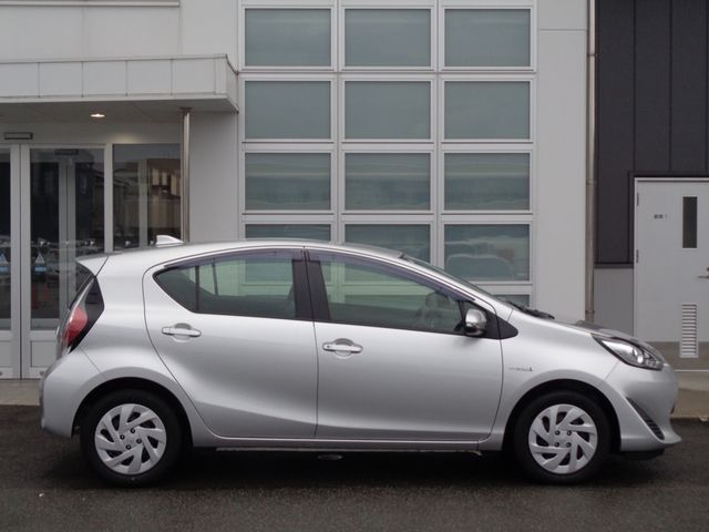 Toyota AQUA 2018-11 189867-18