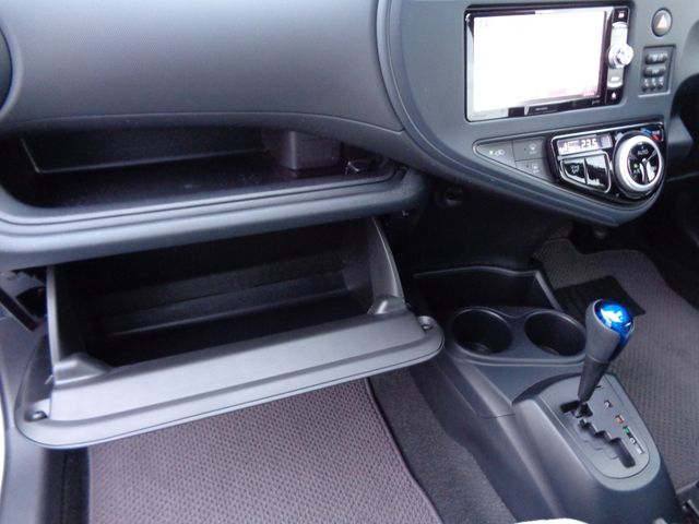 Toyota AQUA 2018-11 189867-27