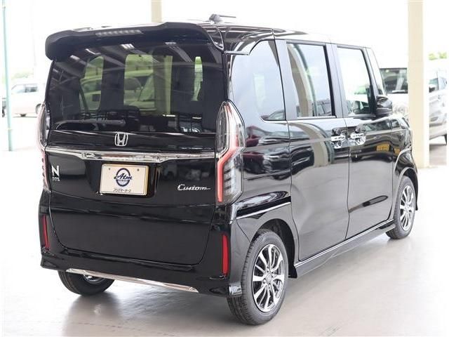 Honda N BOX CUSTOM 2023-05 190348-2