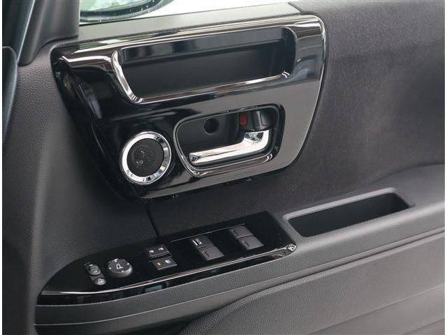 Honda N BOX CUSTOM 2023-05 190348-13
