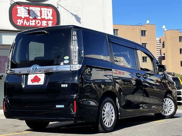 Toyota VOXY HYBRID 2015-08 14571-2