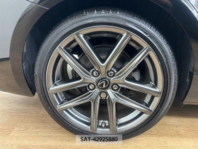 Lexus IS 2014-03 388363-23