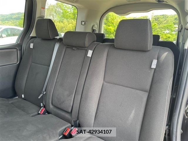 Toyota ESQUIRE 2017-02 269800-3