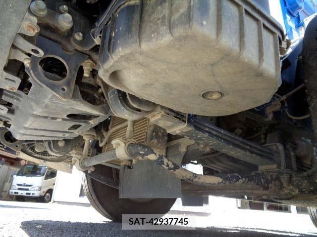 Hino DUTRO 2018-03 267761-18