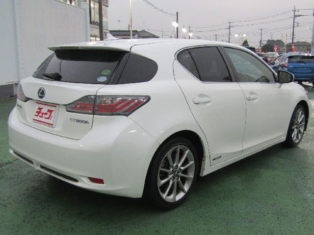Lexus CT 2013-01 189905-2