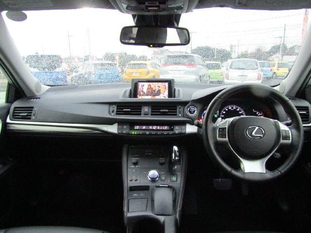 Lexus CT 2013-01 189905-1