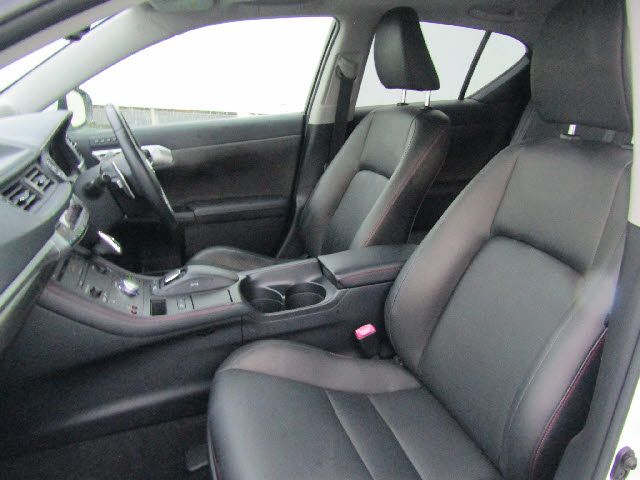 Lexus CT 2013-01 189905-12
