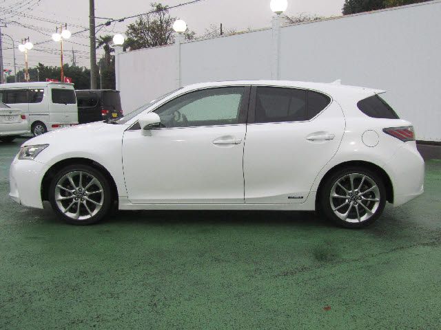 Lexus CT 2013-01 189905-23