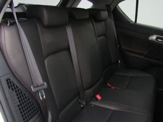 Lexus CT 2013-01 189905-3