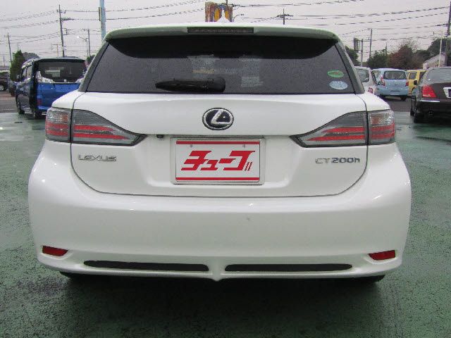 Lexus CT 2013-01 189905-22