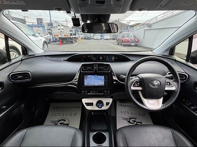 Toyota PRIUS 2016-07 182329-1