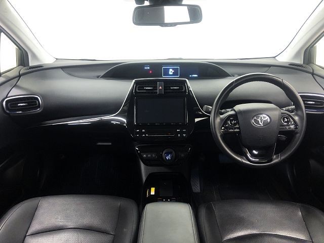 Toyota PRIUS 2019-07 15587-1