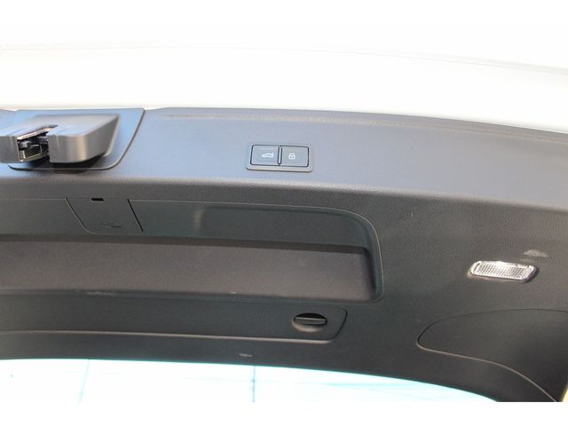 Audi A4 2018-11 27982-4