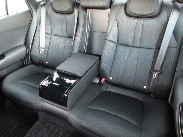 Toyota CROWN SEDAN 2018-11 187397-6